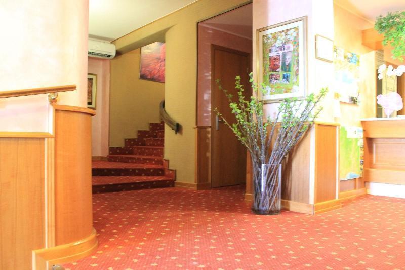 Kristina Hotel 3*